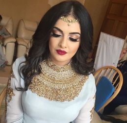 9fd66568b42a1a3bff776b37cbe312ca--pakistani-wedding-hair-mehndi-outfit-pakistani